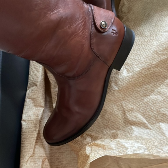 New Frye Women’s Melissa Button Back zip tall Brown Leather Boot - Picture 3 of 4